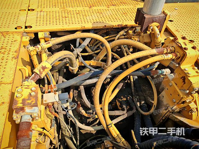 回转马达和主控阀（整机外观）