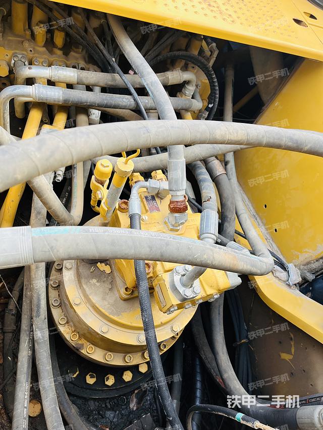 回转马达和主控阀（整机外观）