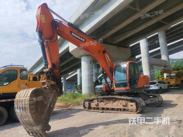 斗山DX220LC-9C挖掘机