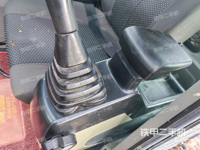 座椅左側(cè)控制臺/音響/含左手柄（駕駛室部分）