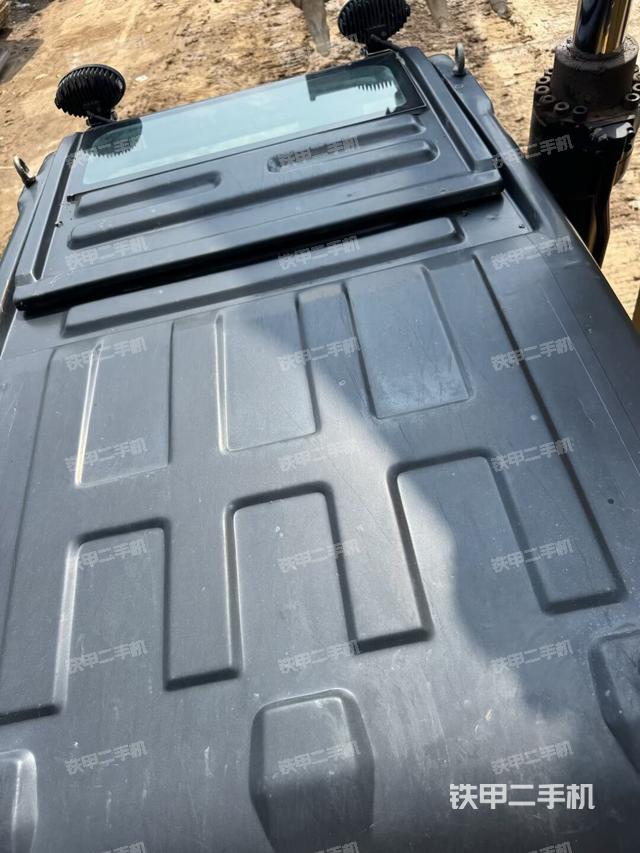 驾驶室顶部（整机外观）