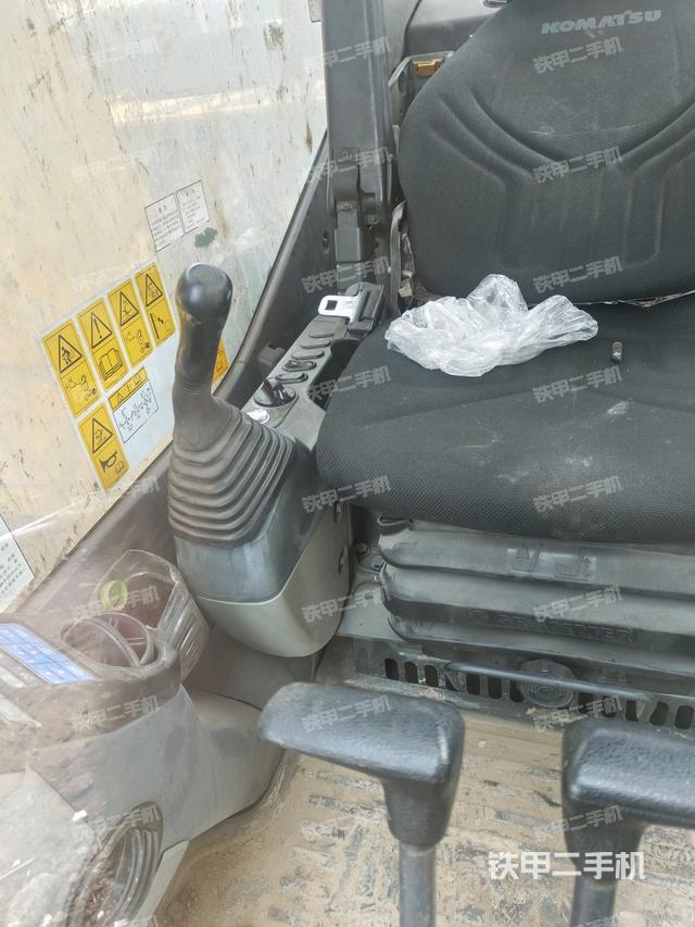 后窗玻璃角标（驾驶室部分）