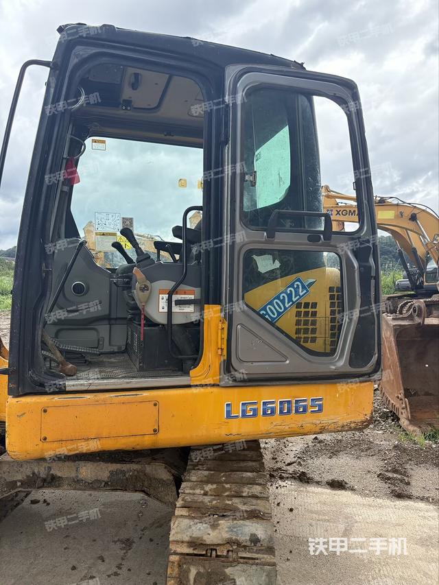 驾驶室整体（整机外观）