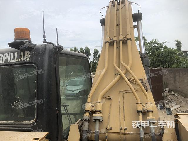 驾驶室顶部（整机外观）