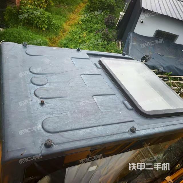 駕駛室頂部（整機外觀）