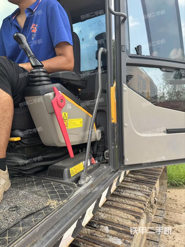 驾驶室整体（整机外观）