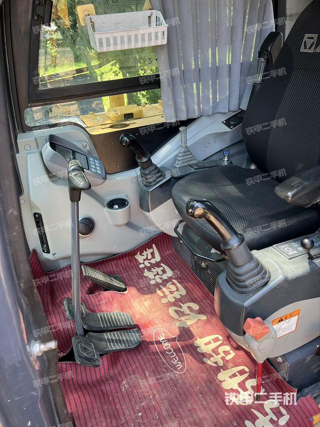 驾驶室顶部（整机外观）