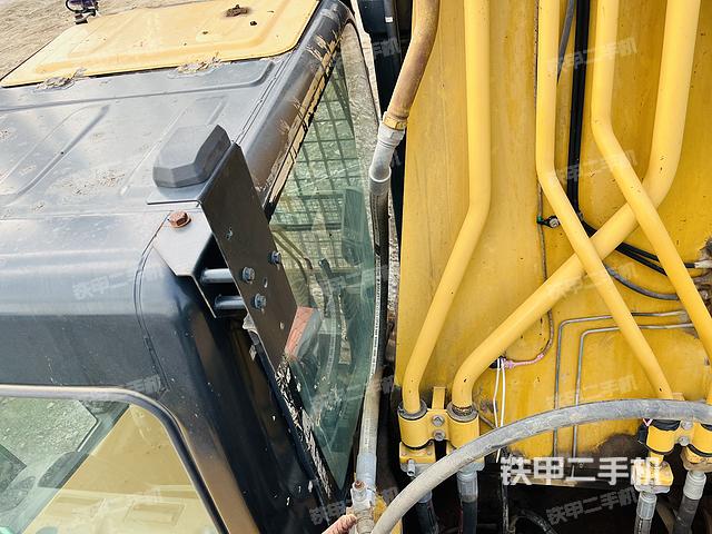 驾驶室顶部（整机外观）