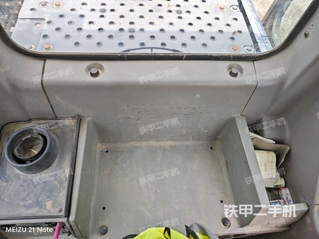 座椅后部(駕駛室部分) 座椅后部(駕駛室部分)