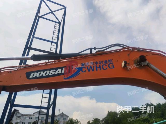 轉(zhuǎn)盤和下車架正前（工作和回轉(zhuǎn)裝置）