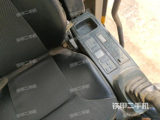 座椅左侧控制台/音响/含左手柄（驾驶室部分）