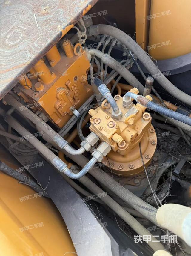 回转马达和主控阀（整机外观）