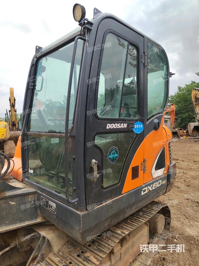 驾驶室整体（整机外观）