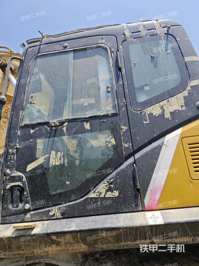 駕駛室左前45度（駕駛室部分）