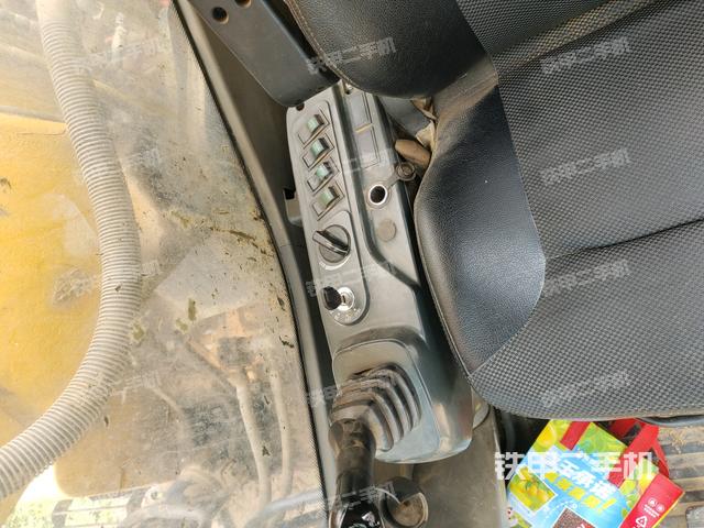 座椅右侧控制台/钥匙门/油门/含右手柄（驾驶室部分）