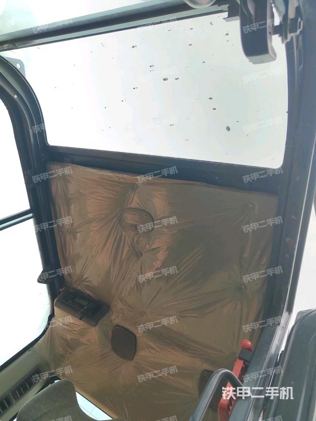 驾驶室顶部（整机外观）