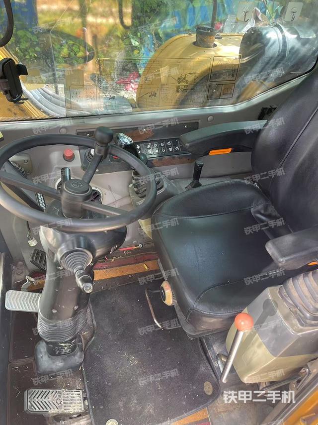 驾驶室整体（整机外观）