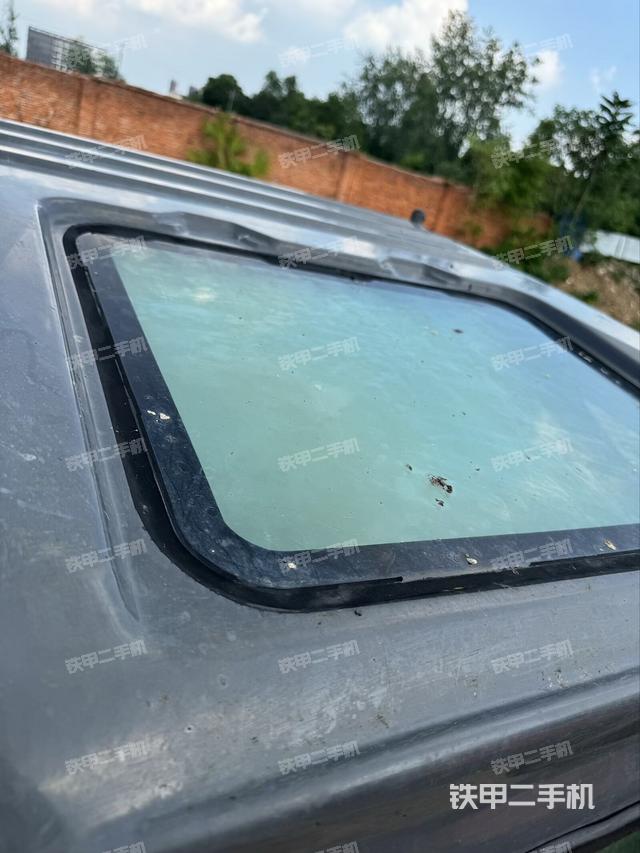 驾驶室顶部（整机外观）