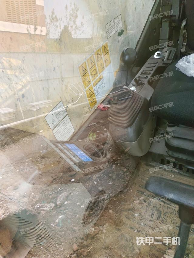 座椅右侧控制台/钥匙门/油门/含右手柄（驾驶室部分）