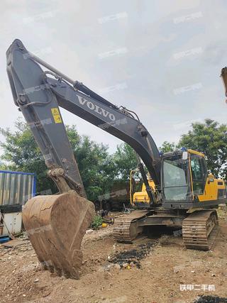 沃尔沃EC220D挖掘机实拍图片