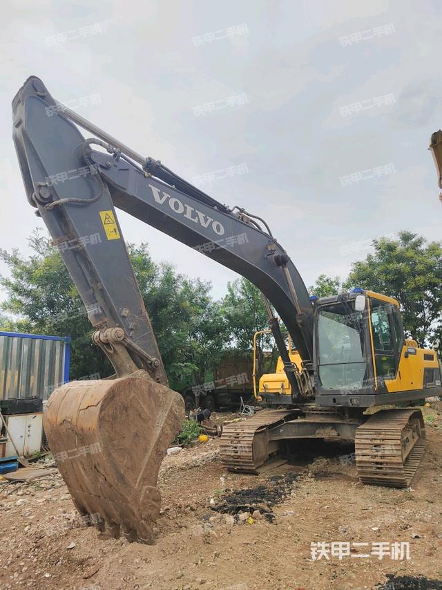 沃尔沃EC220D挖掘机