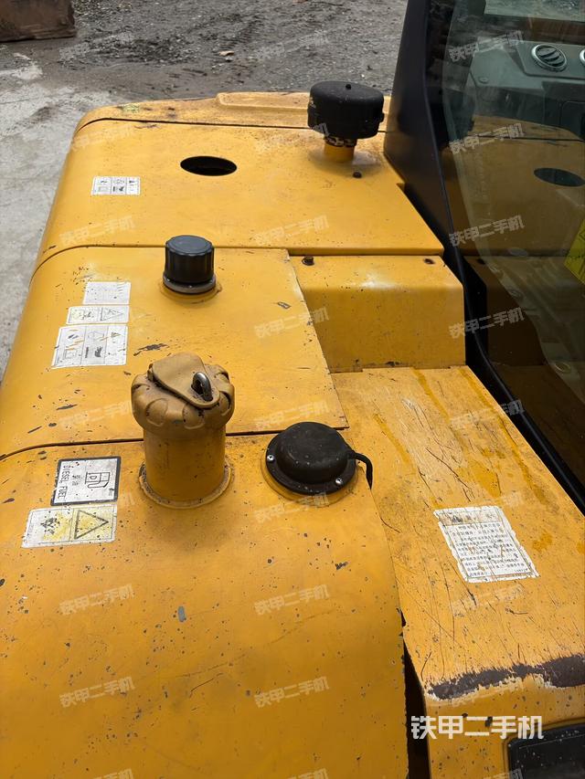 回转马达和主控阀（整机外观）