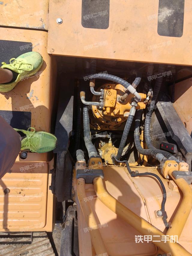 回转马达和主控阀（整机外观）