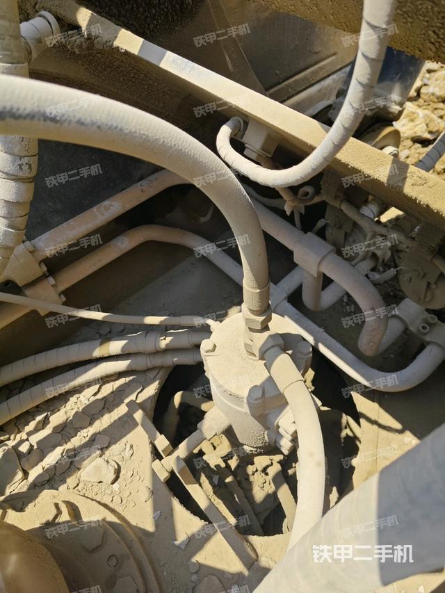 中央回轉(zhuǎn)接頭特寫（上車部件）