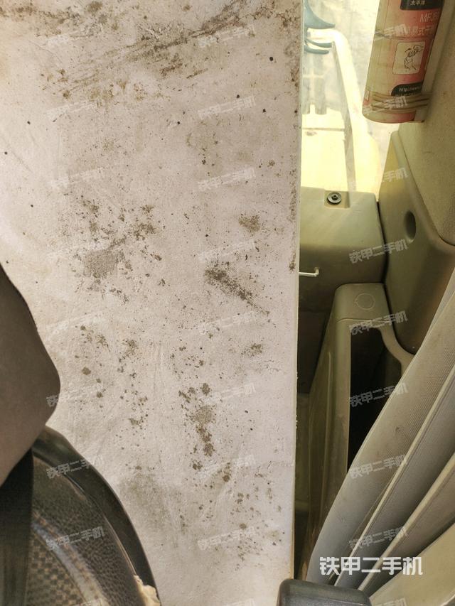 后窗玻璃角标（驾驶室部分）