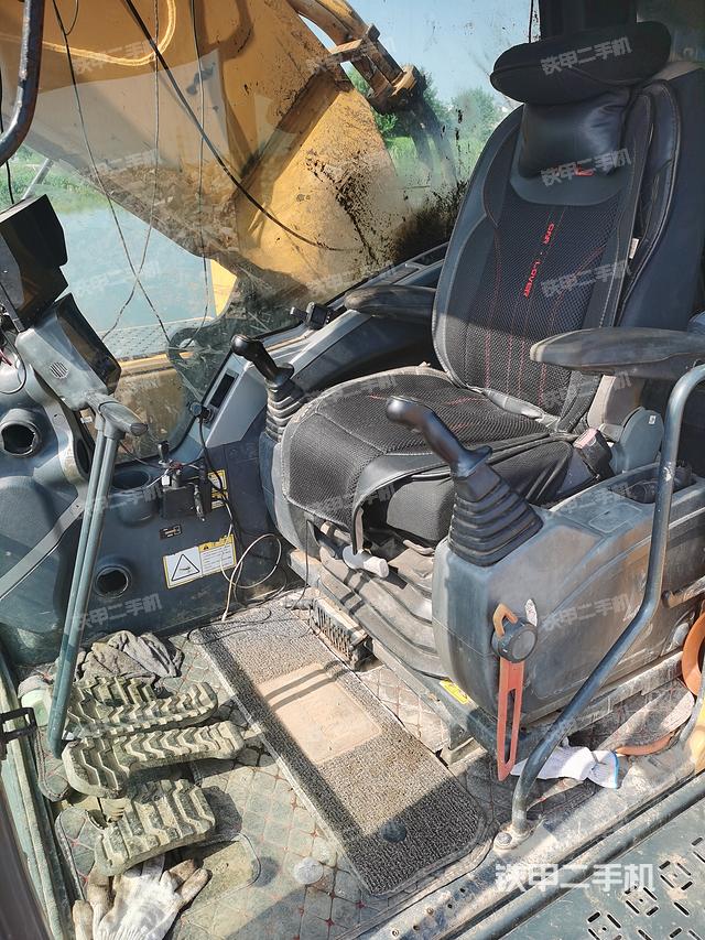 驾驶室整体（整机外观）