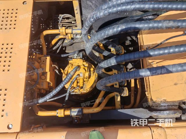 回转马达和主控阀（整机外观）