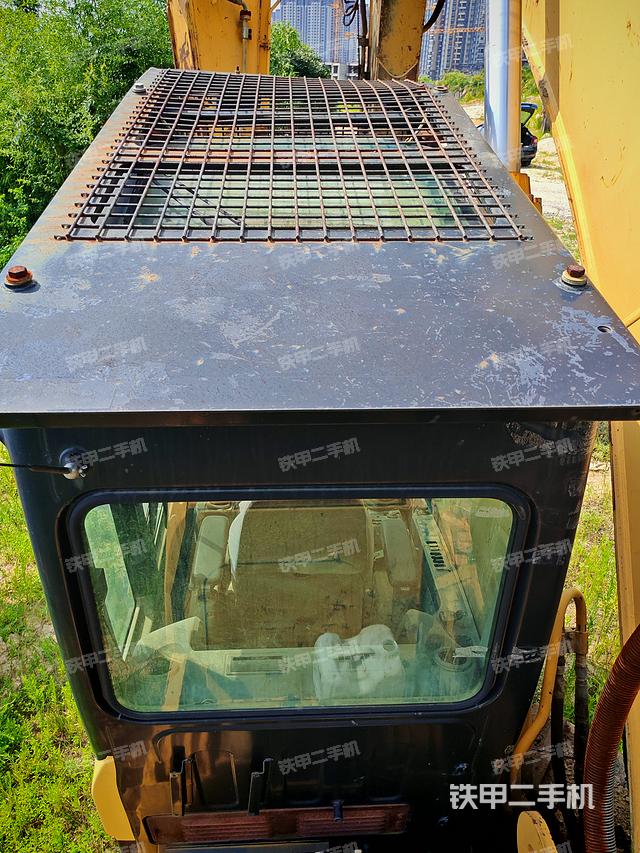 驾驶室顶部（整机外观）