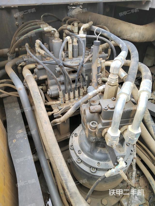 回转马达和主控阀（整机外观）