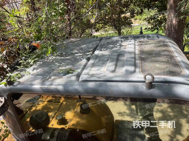 驾驶室顶部（整机外观）