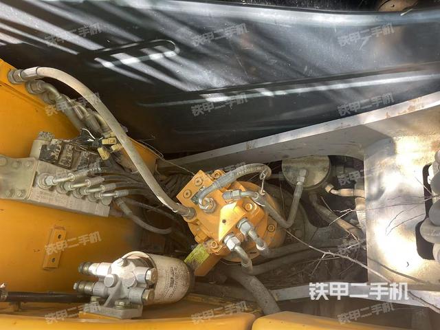 回转马达和主控阀（整机外观）