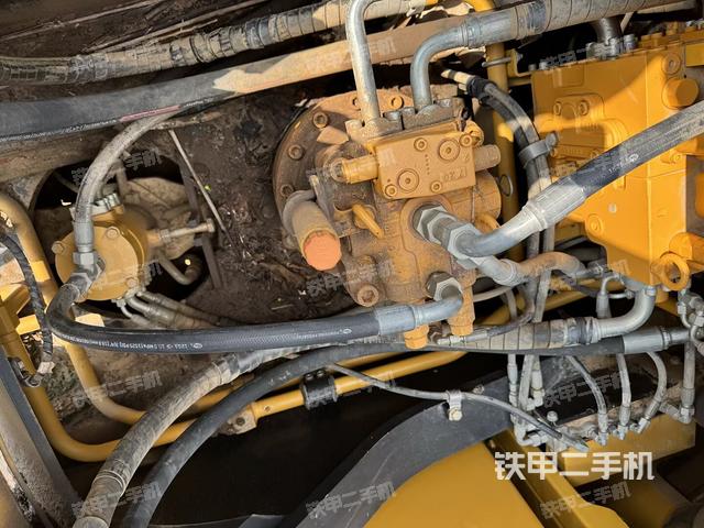 回转马达和主控阀（整机外观）