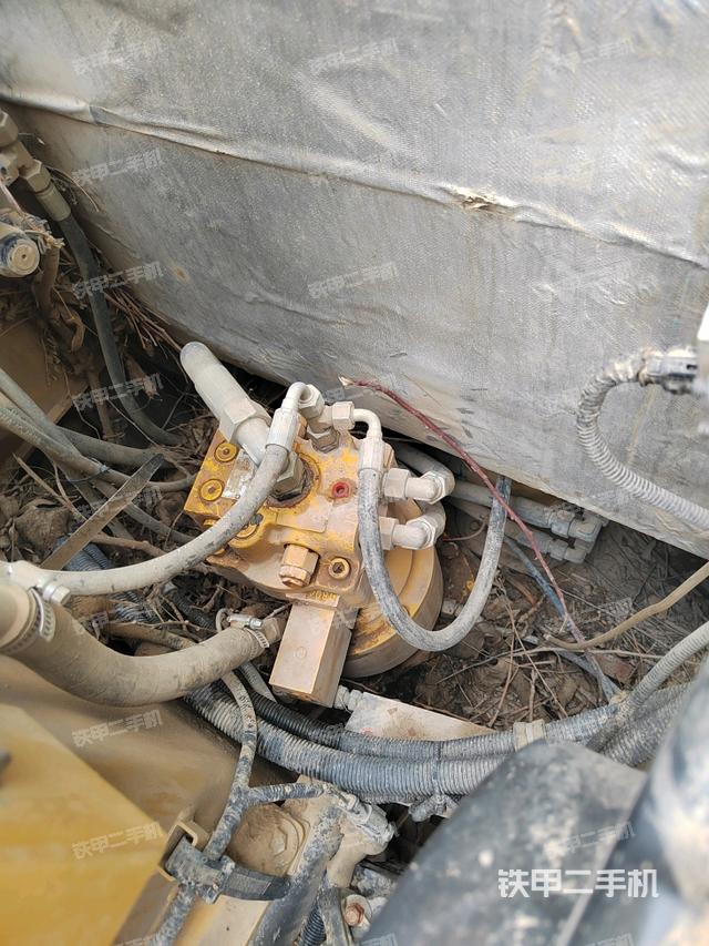 回转马达和主控阀（整机外观）