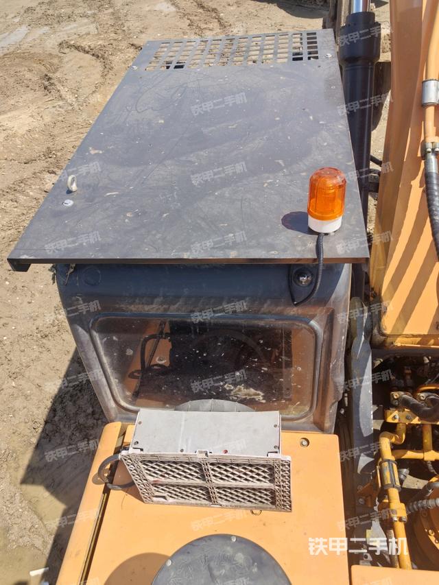 驾驶室顶部（整机外观）