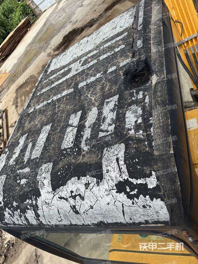 驾驶室顶部（整机外观）