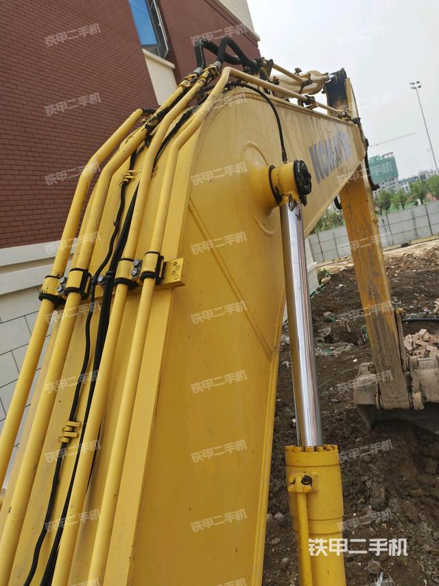 大臂背部俯视（工作和回转装置）