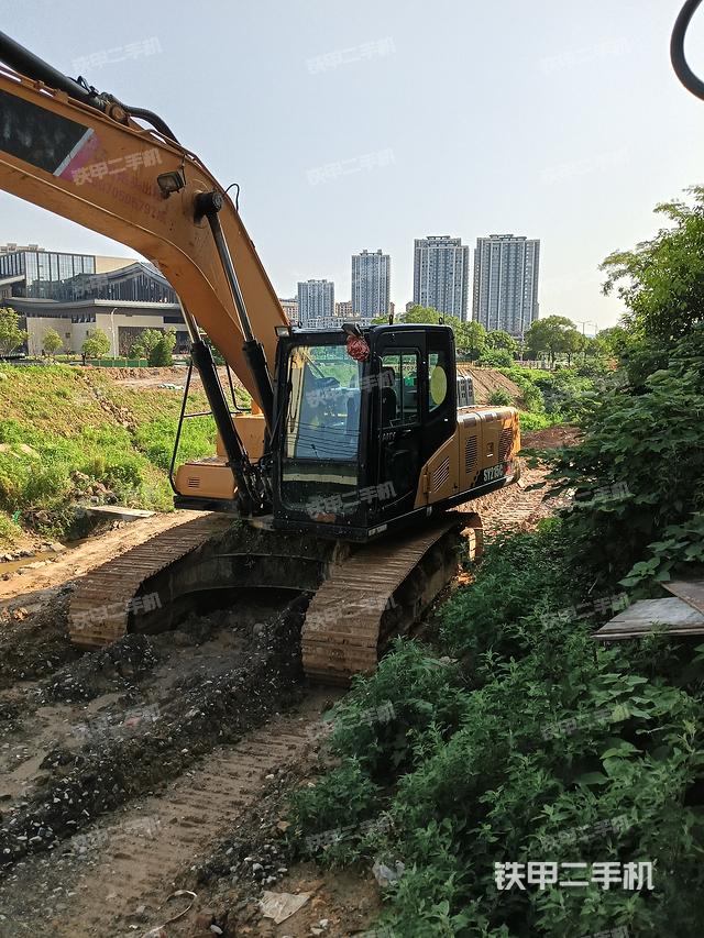 驾驶室顶部（整机外观）