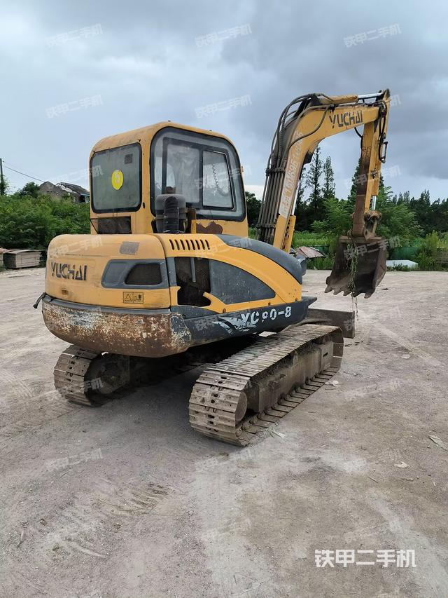 驾驶室顶部（整机外观）