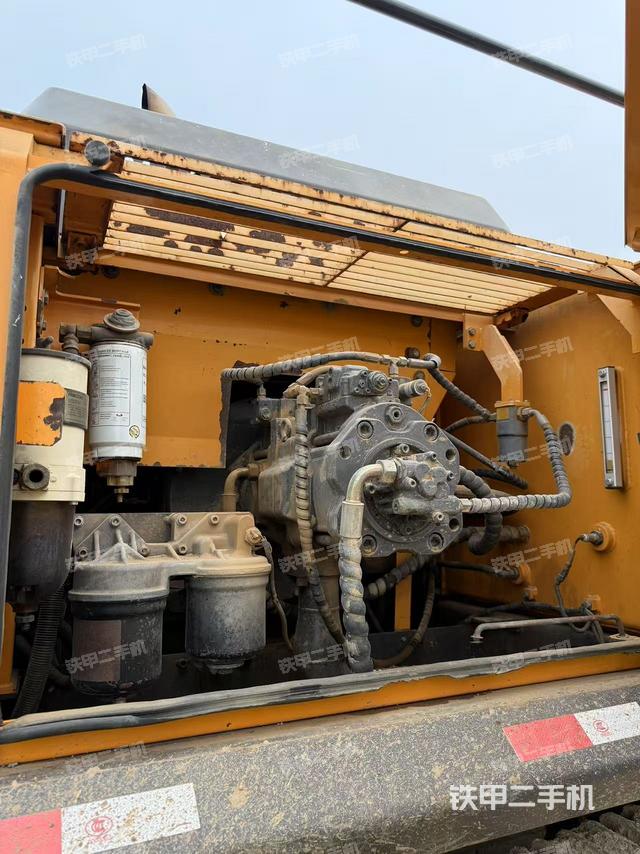 液壓泵艙室正面整體（整機(jī)外觀）