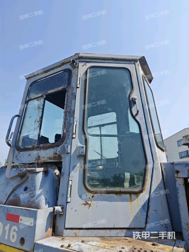 駕駛室右側(cè)全景照（推土機(jī)駕駛室）