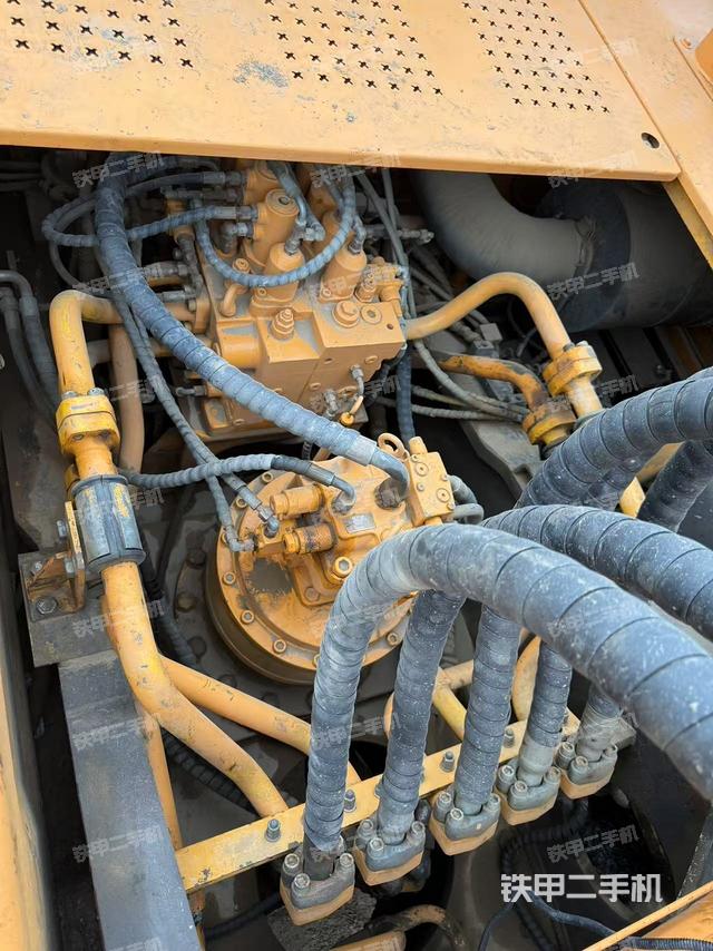 回转马达和主控阀（整机外观）