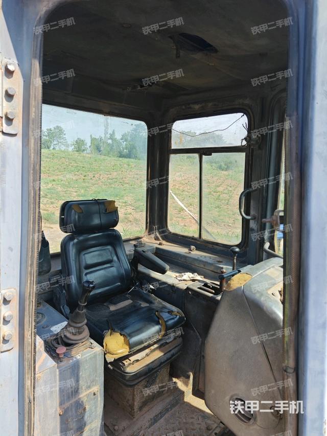 駕駛室內(nèi)部全景（推土機(jī)駕駛室）