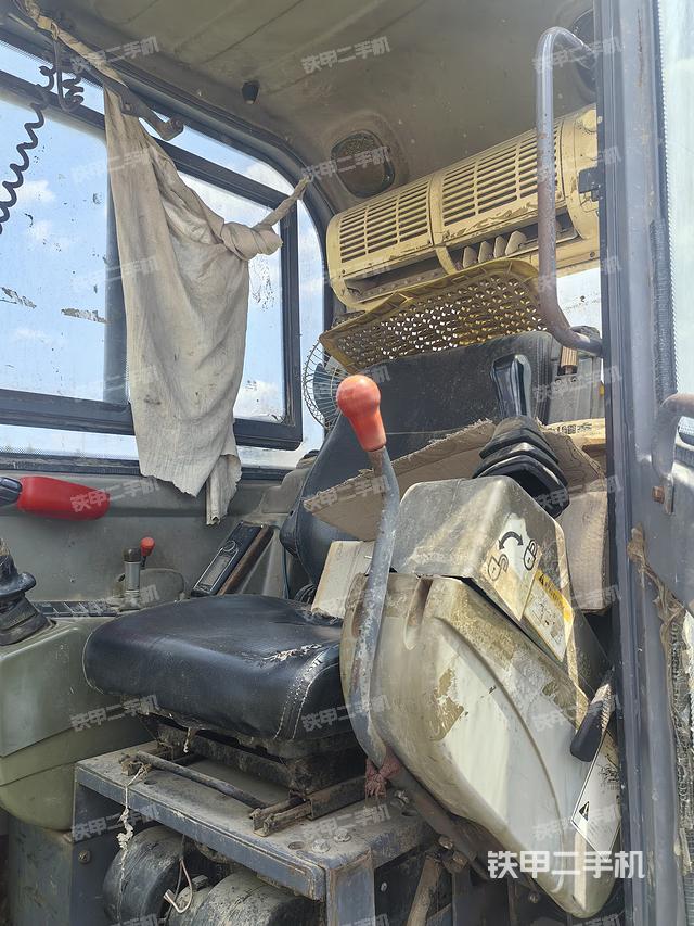 驾驶室整体（整机外观）