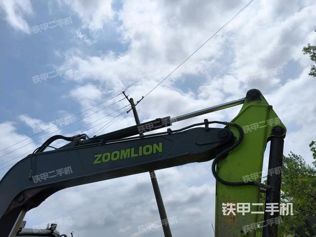 轉(zhuǎn)盤和下車架正前（工作和回轉(zhuǎn)裝置）