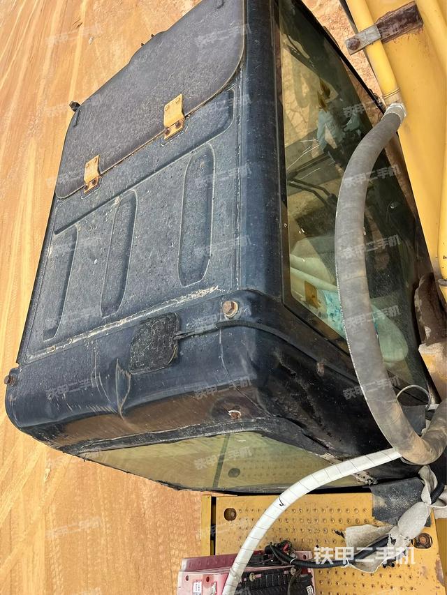 驾驶室顶部（整机外观）