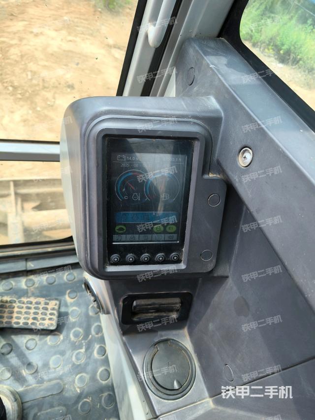 座椅右側(cè)控制臺(tái)/鑰匙門/油門/含右手柄（駕駛室部分）